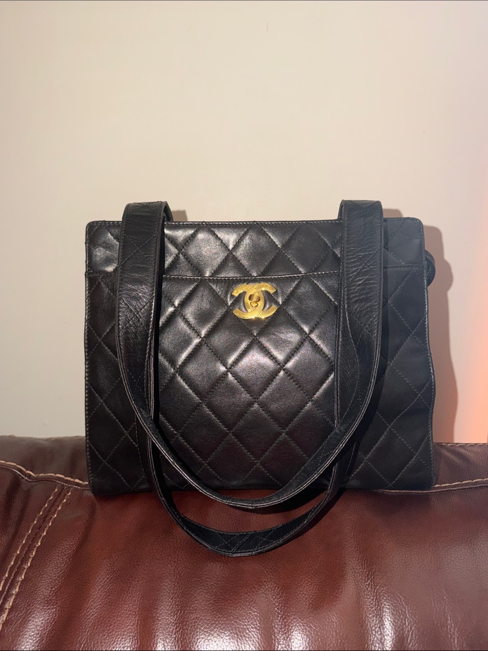 ‼️Vintage Authentic Chanel Black Lambskin Leather Turnlock Shoulder Bag Tote